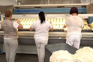 Agentury vykořisťují ukrajinské uprchlíky. Odírají je i kvůli nesrovnaným botám - Novinky