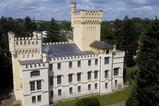 Fotky: Zámek býval obsypaný cukrem, socialismus ho zcela proměnil - Seznam Zprávy