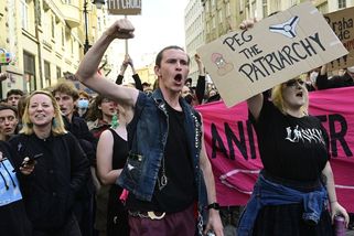 Pochod pro život v Praze zablokovali odpůrci, do cíle nedorazil - Seznam Zprávy