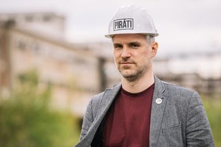 Piráti hledají způsoby, jak vzít voliče Turkovi. Chtějí cílit na „nespokojené“ - Seznam Zprávy