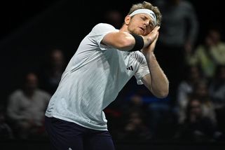 Španělský tenista rozzuřil Paříž. Publikum bučelo a pískalo, sám si provokaci užíval - Sport.cz