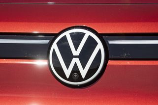 Volkswagen pokračuje s vývojem spalovacích motorů, peníze vezme elektromobilitě - Novinky
