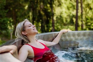 Odjela jsem na víkend. Tchán mezitím vyměnil zámek u našeho bytu, říká Nikol (37) - Médium.cz