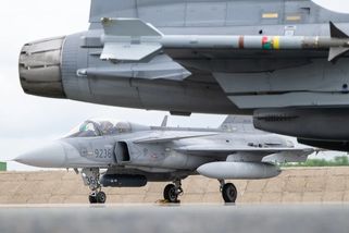 Hrozby v českém vzdušném prostoru hlídají Gripeny z Čáslavy, přiblížila Zóna ČT24