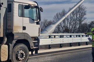 Náklaďáky testovaly největší zavěšený lanový most v Česku - Novinky