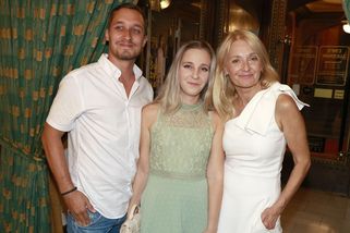 Syn Veroniky Žilkové od rodiny utekl. Jan hodil herečce klíče do schránky a čtyři roky se neozval - Médium.cz