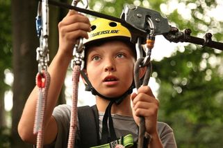 Na školním výletě: Když učitelka potřebuje žebřík, ale nedočká se ho - Médium.cz