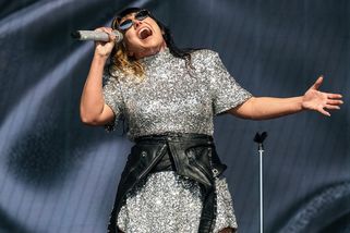 Ewa Farna sexy jako dlouho ne! Na festivalu vystoupila v zářivých minišatech