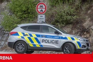 Trošku jsem pila, přiznala řidička. Přišla o řidičák, za chvíli bourala na rychlostce