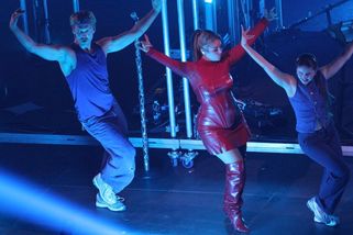 Jihlava slavnostně otevřela svou arénu. Hokejisté se vznášeli nad hlavami, Ewa Farna se oblékla za Karkulku - Novinky