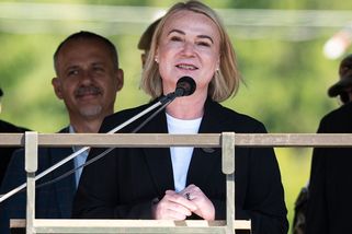 Těsně před volbami tlačí Černochová miliardové armádní zakázky - Novinky