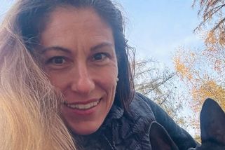 Šetřete, nová vláda vás zadluží, vyzvala Eva Decroix. Z čeho? ptali se lidé. Pak řešili chybějící oko jejího miláčka