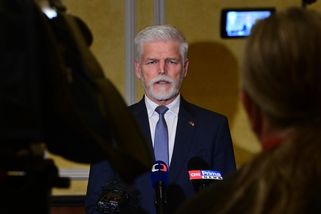 Prezident Pavel se vyjádřil k odstranění ukrajinské vlajky z budovy Sněmovny