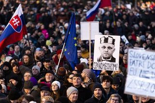 Lidé protestují a vláda dělá, že se jí to netýká. Expert o situaci na Slovensku - Seznam Zprávy