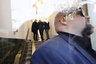 Zemanovi otevřením kanceláře pěkně zavařili, schodiště musel vyjít po svých - Novinky