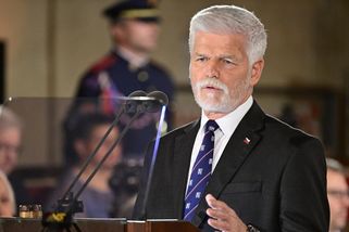 Pavel znovu apeloval na končící vládu. Návrh rozpo...