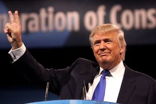 Americký útok na Írán je kopií války v Íráku. Protesty zaplavují ulice, jen Česko tradičně opět mlčí - Médium.cz