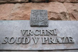 Zavraždil manželku, fingoval její sebevraždu a pak to chtěl hodit na vlastního syna. Soud muži potvrdil 17 let - Novinky