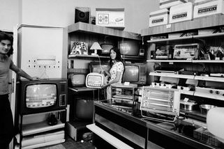 Pseudokonzum za normalizace: telecí játra, západní džíny, digitálky z Tuzexu - Seznam Zprávy