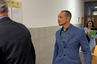 Bývalý kickboxer zproštěn obžaloby za zmrzačení úředníka. Podezření přetrvává, řekl soud - Novinky