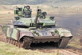 „Nezničitelné“ ukrajinské tanky T-84 i po roce války přežívají a ničí