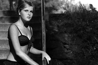 Česká sexbomba světového formátu se svlékala i pro Playboy. Připomeňte si svůdné snímky Olgy Schoberové nejen v plavkách - Super.cz