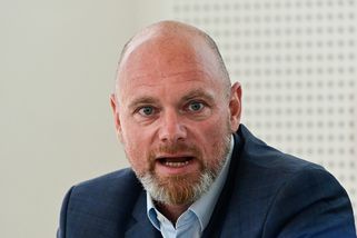 „Gratuluji, hájíte prasárnu nosiče plyšáků.“ Hokej...