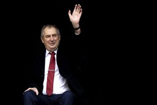 Zeman se odmítá omluvit za pomluvu. Nevyslechli jste mého ministra, píše - Seznam Zprávy