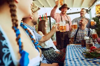 Lichva nebo šílenství? Ceny na Oktoberfestu explodují: Pivo vás vyjde na 390 korun, voda stojí jen o stovku méně - Echo24.cz