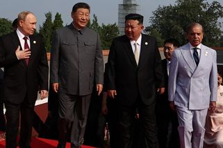 Čína vydírá celý svět. Bez svolení komunistů nevyrobíme auto ani rentgen - Médium.cz