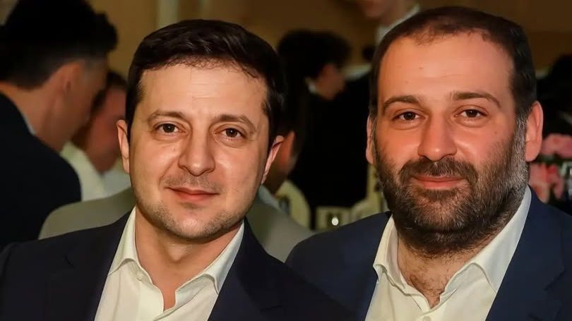 Zlaté záchody a bidety, v kuchyni igelitky narvané eury. Uprchlý kamarád Zelenského vymyslel úplatkářský systém - Novinky