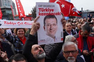 Prokuratura viní Erdoganova hlavního rivala ze 142 trestných činů. Chce pro něj přes 2000 let vězení