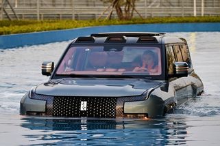 Když se z řidiče stane kapitán: Vyzkoušeli jsme ultimátní čínský offroad, který umí plavat - Garáž.cz