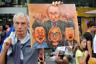 Německý tisk varuje: Česku hrozí po volbách změna západního směřování