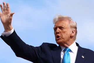 ‚Podvedli veřejnost a přiznali to.‘ Trump prohlásil, že ‚musí‘ žalovat BBC za sestříhaný projev