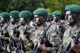Chorvatsko obnovilo povinnou vojenskou službu - Novinky
