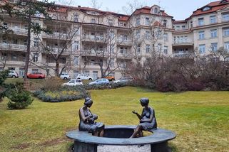 Otřesy v podolské porodnici. Ředitel končí, Válek zvažuje slučování - Novinky