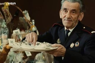 VTIP: Unikátní záběry ze sundávání ukrajinské vlajky. Měl to Okamura pod kontrolou?