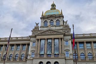 Za návrat ukrajinské vlajky se bude demonstrovat před Národním muzeem - Novinky