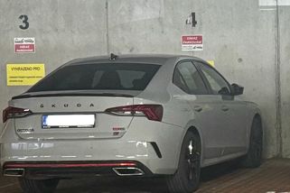 Policie prozkoumala auto šéfky hygieny kvůli sražení motorkáře. Trvalo jí to 29 dnů - Seznam Zprávy