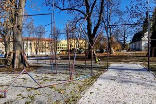 Nezvyklá socha pro Jihlavu vznikla z trubek legendárního zimního stadionu. Autor si pohrál se slovy - Novinky