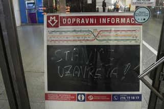 Komentář: Fenka Metrouš zastavila dopravu, my jí zatleskali. Co se to děje? - Seznam Zprávy