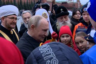 Jedenáctiletá dívka překvapila Putina. Prosila za ošetření strýce raněného na Ukrajině - Novinky