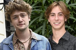 Líbání s Maxem je skvělý. Syn Romana Zacha si nemůže vynachválit syna Lenky Vlasákové