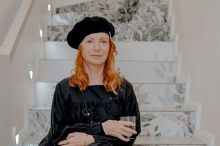 Bára Štěpánová v pětašedesáti roztáhla nohy a natrhla si zadek!