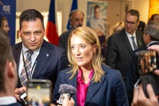 Europoslanci podpořili klimatický cíl snížit emise...