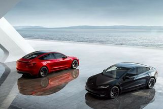 Tesla má problém s elektrickými klikami. Děti neumí použít nouzové otevírání - Novinky