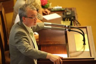 Marek Benda slaví 57. Ve Sněmovně sedí už 34 let a jinou práci prakticky nepoznal