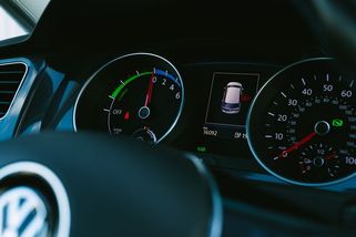 Poznáte auta podle jejich budíků? - Garáž.cz