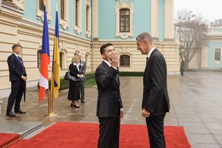 Památný listopadový den: Babiš a Havlíček přijeli...